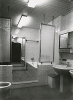 Štefan Svetko, Štefan Ďurkovič, Rajmund Müller – Hotel Bôrik v Bratislave. Detail kúpeľne. 