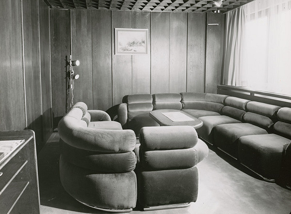 Štefan Svetko, Štefan Ďurkovič, Rajmund Müller – Hotel Bôrik v Bratislave. Detail izby. 