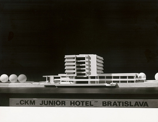 Dušan Bystrický, Rajmund Müller – Hotel CKM Junior v Bratislave. Model. 