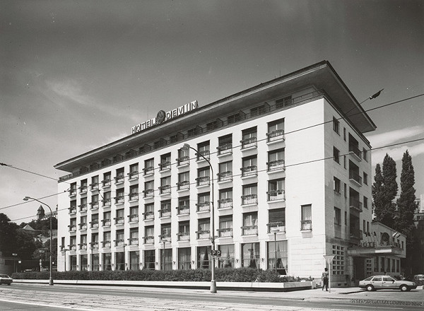 Emil Belluš, Rajmund Müller – Hotel Devín v Bratislave. Celkový pohľad.