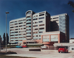 Rajmund Müller, Juraj Hlavica, Eva Vršanská, Roman Talaš – Adaptácia budovy Slovenských telekomunikácií. Celkový pohľad 