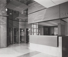 Julián Hauskrecht, Boris Džadoň, Štefan Ďurkovič, Juraj Hermann, Dušan Krepop, Ján Polášek, Pavel Suchánek, Alain Marcot, Slobodanka Dragovičová, Rajmund Müller – Hotel Fórum v Bratislave. Vstupná hala.  