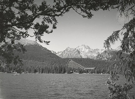 Zdeněk Řihák, Rajmund Müller – Hotel Patria na Štrbskom Plese. Diaľkový pohľad. 