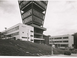 Stanislav Májek, Jakub Tomašák, Rajmund Müller – Televízna veža na Kamzíku v Bratislave. Pohľad na vstup. 