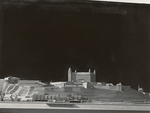 Rajmund Müller – Súťažný návrh na budovu SNR pod hradom v Bratislave. Model. 