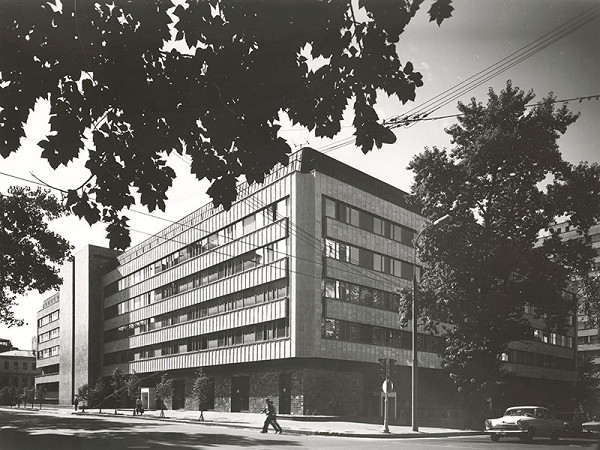 Ľudovít Jendreják, Ladislav Kušnír, Vladimír Husák, Ján Šilinger, Peter Puškár, Rajmund Müller – Obchodné zastupiteľstvo v Moskve. Celkový pohľad. 