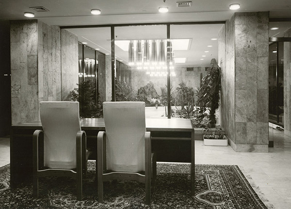 Ľudovít Jendreják, Ladislav Kušnír, Vladimír Husák, Ján Šilinger, Peter Puškár, Rajmund Müller – Obchodné zastupiteľstvo v Moskve. Interiér s pohľadom na zimnú záhradu. 