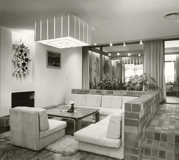 Ľudovít Jendreják, Ladislav Kušnír, Vladimír Husák, Ján Šilinger, Peter Puškár, Jitka Petrikovičová, Rajmund Müller – Obchodné zastupiteľstvo v Moskve. Interiér 