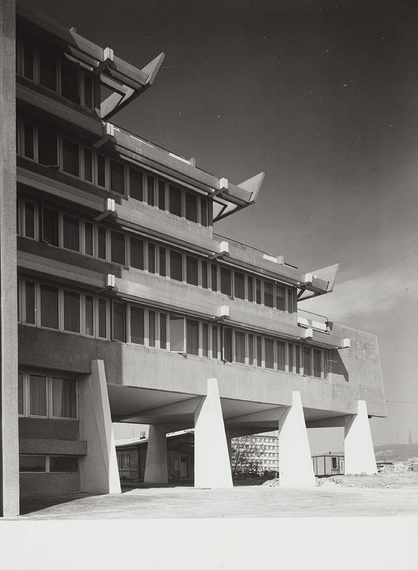 Lumír Lýsek, Lýdia Titlová, Rajmund Müller – Zväz výrobných družstiev v Bratislave. Exteriér, detail fasády. 