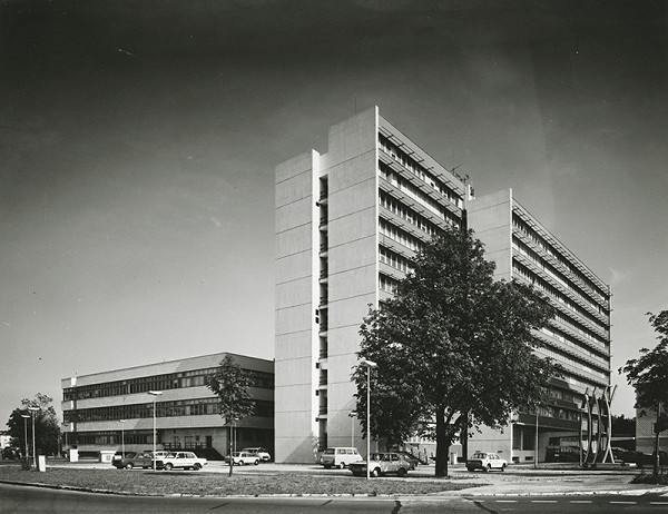 Stanislav Májek, Rajmund Müller – Ústredná telekomunikačná budova v Bratislave. Exteriér, celkový bočný pohľad 