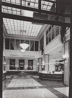 Marián Jurča, Ľubomír Boháč, Rajmund Müller – Investičná a rozvojová banka v Bratislave. Pohľad do haly 