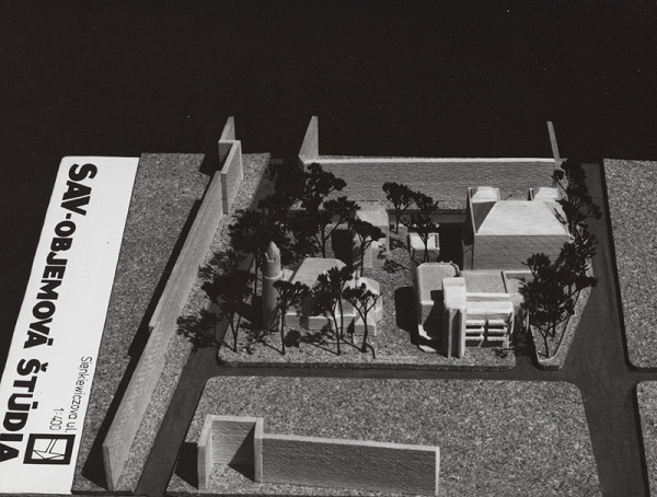 Rajmund Müller – Objekty SAV na Sienkiewiczovej ul. v Bratislave. Model. 