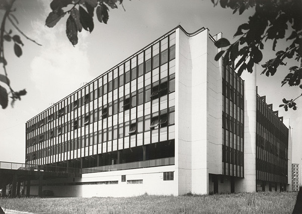 Josef Struhař, Rajmund Müller – Telekomunikačná budova ZS a TU v Žiline. Exteriér, bočný pohľad na hlavnú budovu.