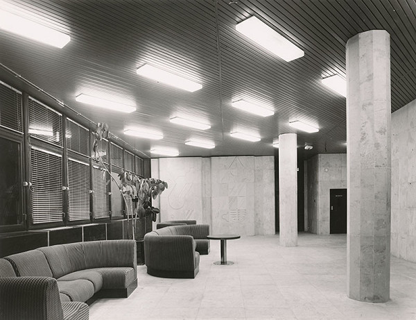 Josef Struhař, Miroslav Šišiak, Rajmund Müller, Dušan Králik – Telekomunikačná budova ZS a TU v Žiline. Interiér, detail haly 