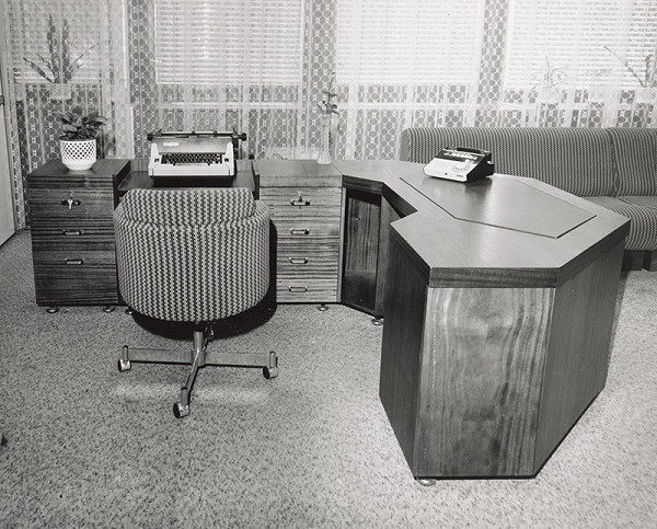 Josef Struhař, Miroslav Šišiak, Rajmund Müller – Telekomunikačná budova ZS a TU v Žiline. Interiér, detail recepcie 