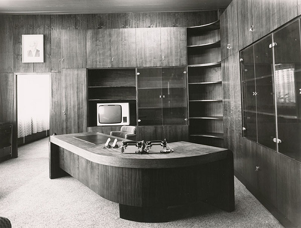 Rajmund Müller – Telekomunikačná budova ZS a TU v Žiline. Interiér, detail recepcie. 