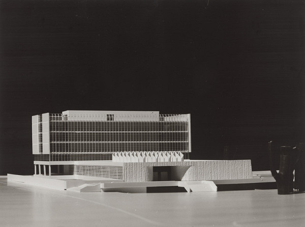 Oľga Ondreičková, Rajmund Müller – Obvodná pošta v Prahe 4. Model 