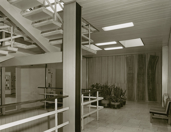 Ivan Slameň, Cyril Rovňák, Oliver Šabík, Jozef Červeň, Rajmund Müller – Zväz slovenských spisovateľov v Bratislave. Schodisko.  