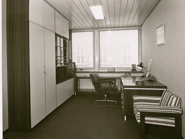 Ivan Slameň, Cyril Rovňák, Oliver Šabík, Jozef Červeň, Rajmund Müller – Zväz slovenských spisovateľov v Bratislave. Kancelária.  