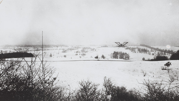Dušan Kuzma, Rajmund Müller – Pamätník SNP v Banskej Bystrici. Skica návrhu zasadená v reálnom prostredí. 