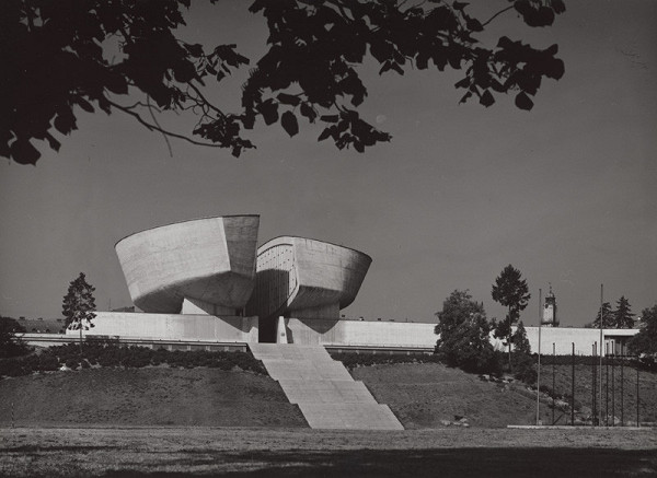 Dušan Kuzma, Rajmund Müller – Pamätník SNP v Banskej Bystrici. Celkový pohľad. 