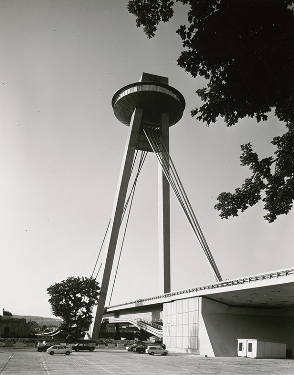 Jozef Lacko, Ladislav Kušnír, Ivan Slameň, Rajmund Müller – Most SNP v Bratislave. Exteriér.