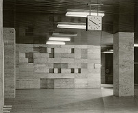 Ivan Matušík, Igor Ferienčík, Pavol Ondreička, Rajmund Müller – Budovy ministerstva na Špitálskej ulici v Bratislave. Interiér, hala s hodinami 