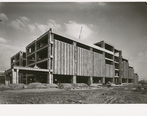 Rajmund Müller – Obchodný dom v Bratislave – Ružinove. Stavba obchodného domu. 