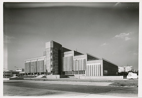 Ján Bahna, Ľubomír Mihálik, František Kalesný, Pavel Čížek, Peter Minarovič, Rajmund Müller – Obchodný dom v Bratislave – Ružinove. Celkový pohľad. 