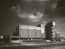 Ján Bahna, Ľubomír Mihálik, František Kalesný, Pavel Čížek, Rajmund Müller – Obchodný dom v Bratislave – Ružinove. Celkový pohľad 