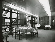 Rajmund Müller, Peter Minarovič, Ján Bahna, Ľubomír Mihálik, Peter Valach – Dom odievania v Bratislave. Pohľad do reštauračných priestorov 