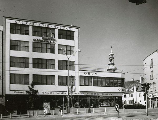 Vladimír Karfík, Rajmund Müller – Dom obuvi Baťa v Bratislave. Pohľad od cesty.