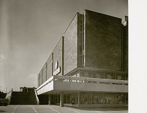 Pavel Lichard, Ivan Matušík, Pavel Čížek, Viera Lichardová, Rajmund Müller – Obchodný dom Prior v Nitre. Detail exteriéru 