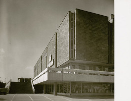 Pavel Lichard, Ivan Matušík, Pavel Čížek, Viera Lichardová, Rajmund Müller – Obchodný dom Prior v Nitre. Detail exteriéru 