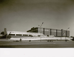 Pavel Lichard, Ivan Matušík, Pavel Čížek, Viera Lichardová, Rajmund Müller – Obchodný dom Prior v Nitre. Celkový pohľad 