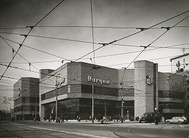 Andrej Gürtler, Rajmund Müller – Obchodný dom Dargov v Košiciach. Celkový pohľad.  