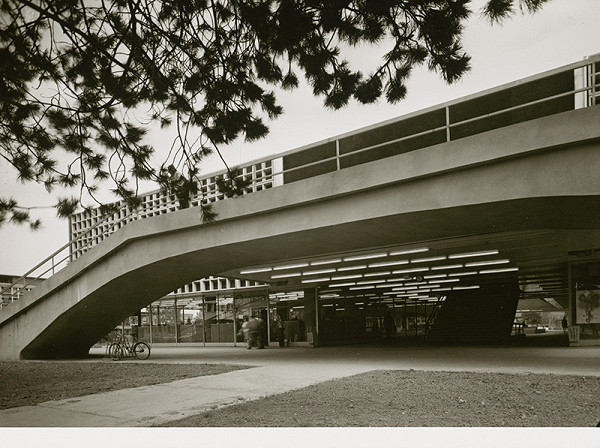 Ivan Matušík, Alfréd Nemeth, Rajmund Müller – Obchodné stredisko v Martine. Fasáda s rampou.  