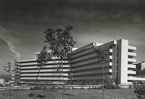 Rajmund Müller, Oldřich Černý – Nemocnica L. Dérera na Kramároch v Bratislave. Exteriér, celkový pohľad.  