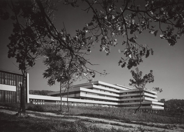 Rajmund Müller – Národný ústav srdcových chorôb v Bratislave. Exteriér.  