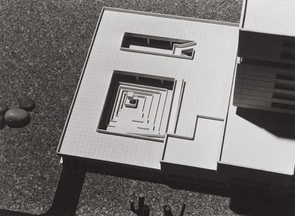 Jindřich Martin, Rajmund Müller – Dostavba nemocnice s poliklinikou III. typu v Prešove. Chirurgický pavilón. Model.  