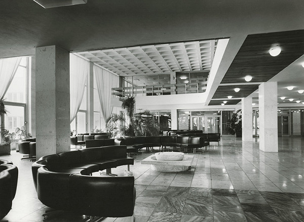 Rajmund Müller, Richard Pastor – Nemocnica s poliklinikou v Nových Zámkoch. Detail vstupnej haly 