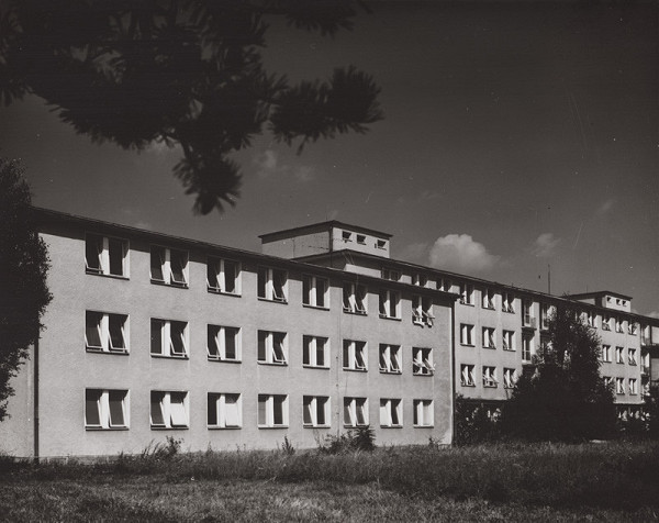 Štefan Zongor, Rajmund Müller – Nemocnica s poliklinikou v Ilave. Exteriér.