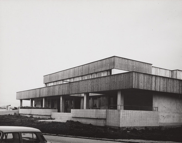 Eva Ondrušková, Rajmund Müller – Oblastné zdravotné stredisko v Martine. Exteriér.  