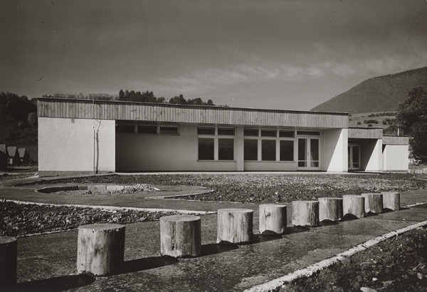 Rajmund Müller – Oblastné zdravotné stredisko v Liptovskej Sielnici. Exteriér.  