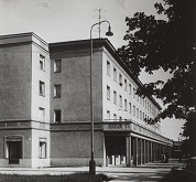 Karol Paluš, Miloslav Tengler, Rajmund Müller – Sídlisko na Miletičovej ulici v Bratislave. Pohľad na bytovku. 