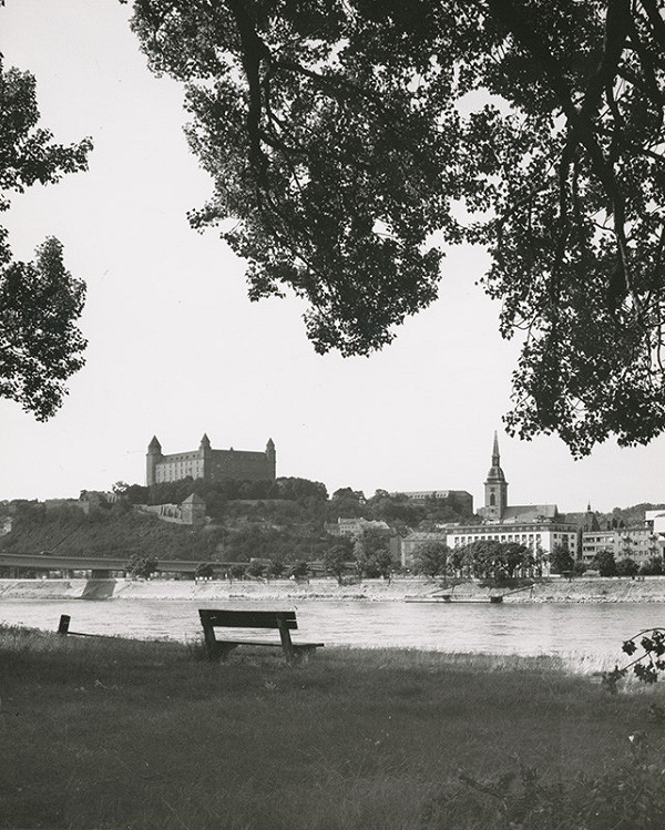 Rajmund Müller – Panoráma nábrežia v Bratislave.  