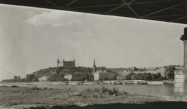 Rajmund Müller – Panoráma nábrežia v Bratislave.  