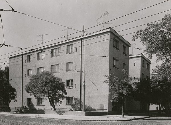Emil Belluš, Rajmund Müller – Kolónia obytných domov s malými bytmi v Bratislave. Celkový pohľad