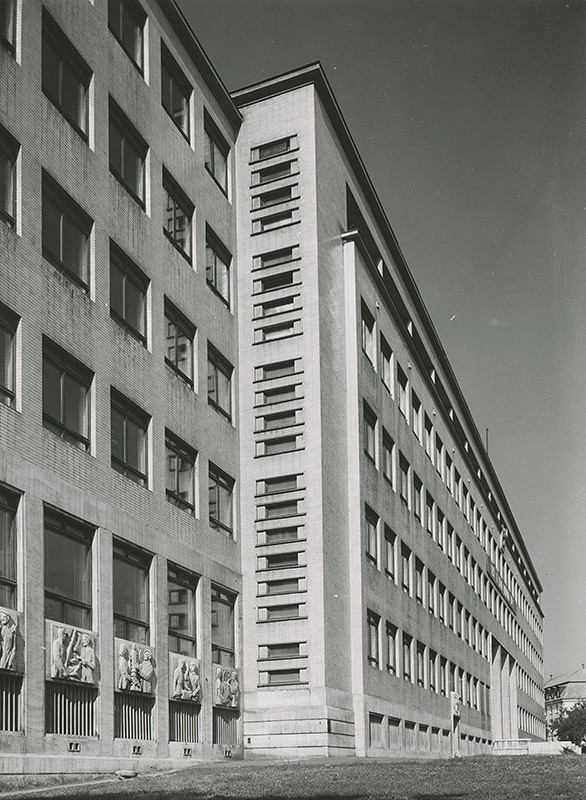 Emil Belluš, Rajmund Müller – Fakulta architektúry STU v Bratislave. Detail zadnej fasády.