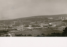 Vladimír Dedeček, Jiří Švaniga, Oldřich Černý, Rajmund Müller – Vysokoškolský areál v Bratislave - Mlynskej doline. Diaľkový pohľad 